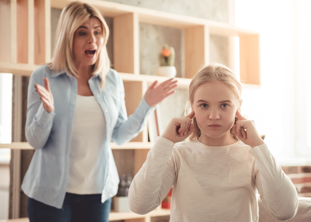 5 Perilaku Orang Tua Yang  Membuat Anak  Stress  SEKOLAH 