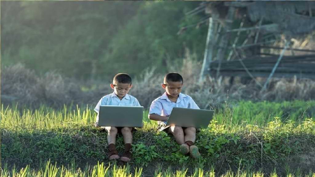 10 Rekomendasi Membeli laptop untuk Anak Usia Sekolah - Sekolah Prestasi Global