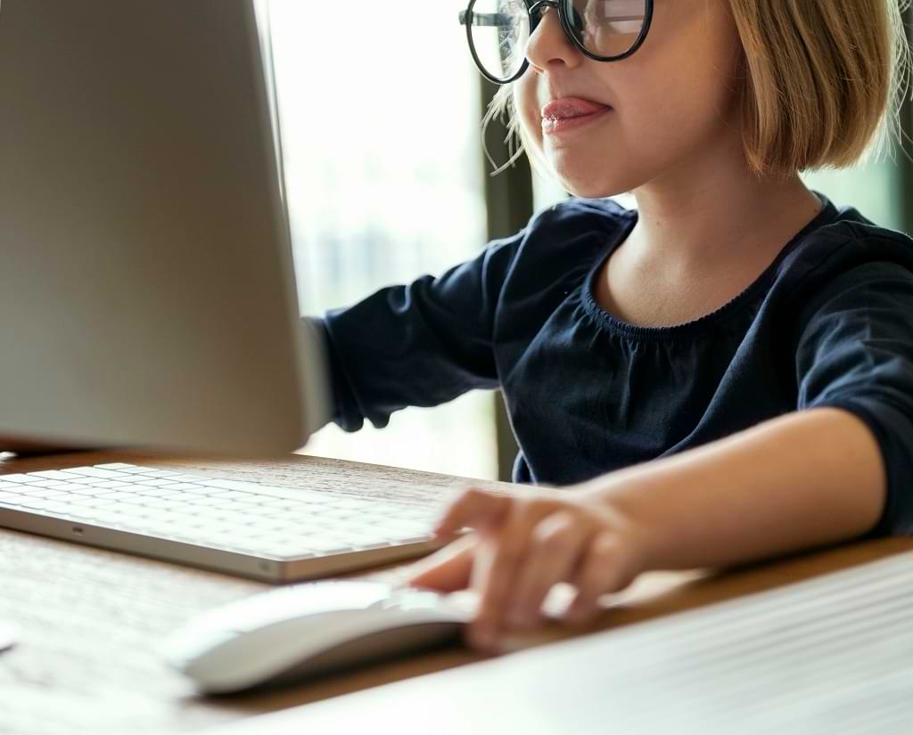 Bagaimana Cara Mengenalkan Komputer pada Anak Usia Dini - Sekolah Prestasi Global