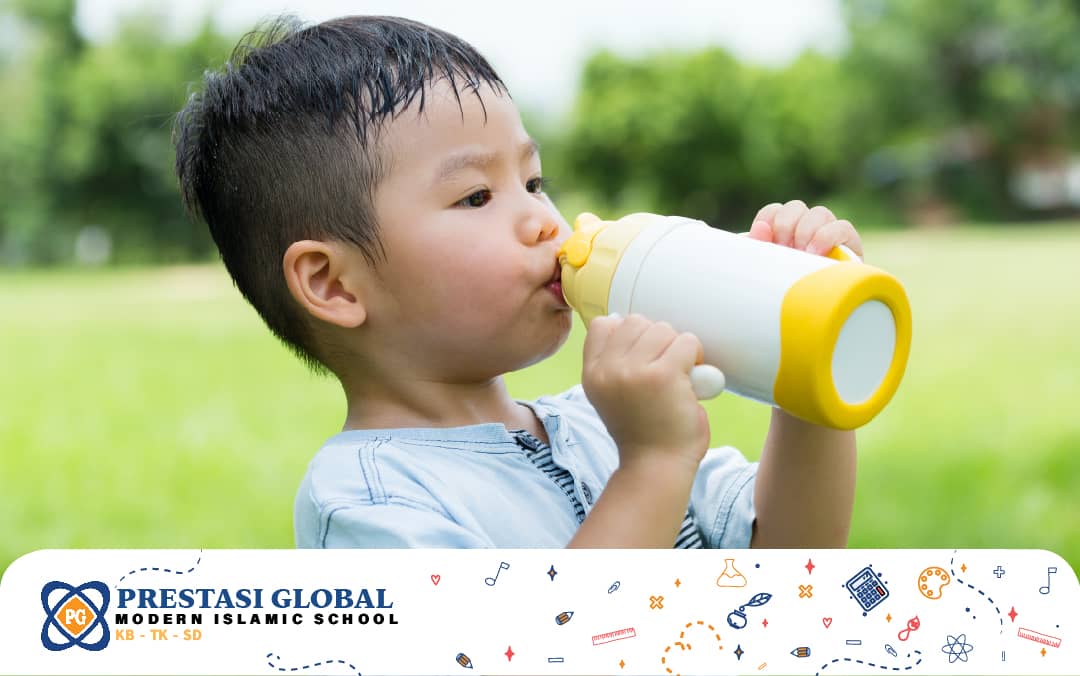 Manfaat Minum Air Putih untuk si Kecil - Sekolah Prestasi Global