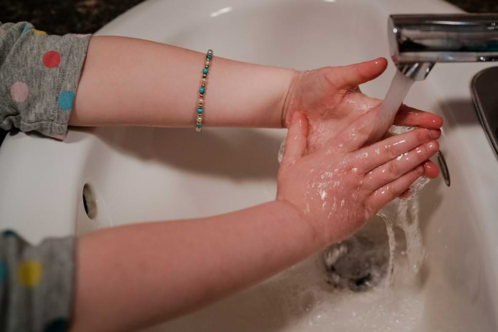 Mencuci tangan dengan sabun - Sekolah Prestasi Global