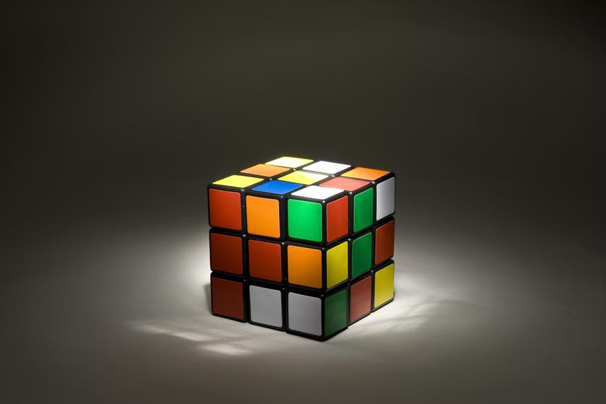 Inilah Cara Mengasah Kemampuan Otak Anak Melalui Permainan Rubik - Sekolah Prestasi Global